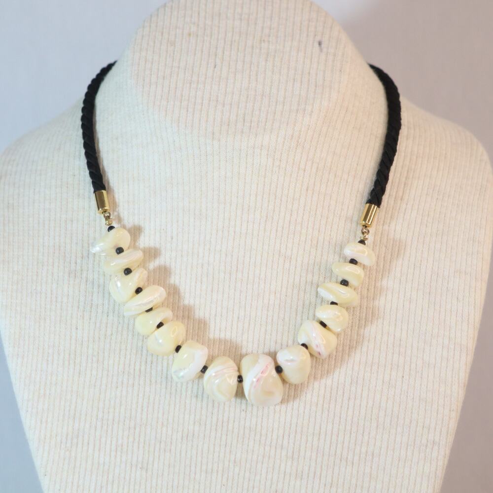 💎Choker Necklace White Irregular Stone Beads Twisted Rope Hook Clasp